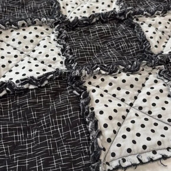 NWOT Handmade, distressed black and white polka dot baby rag quilt - Picture 9 of 9